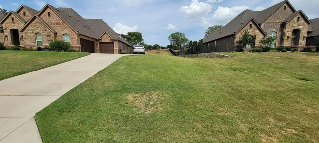 Front lawn and driveway edged after mowing in Saginaw TX